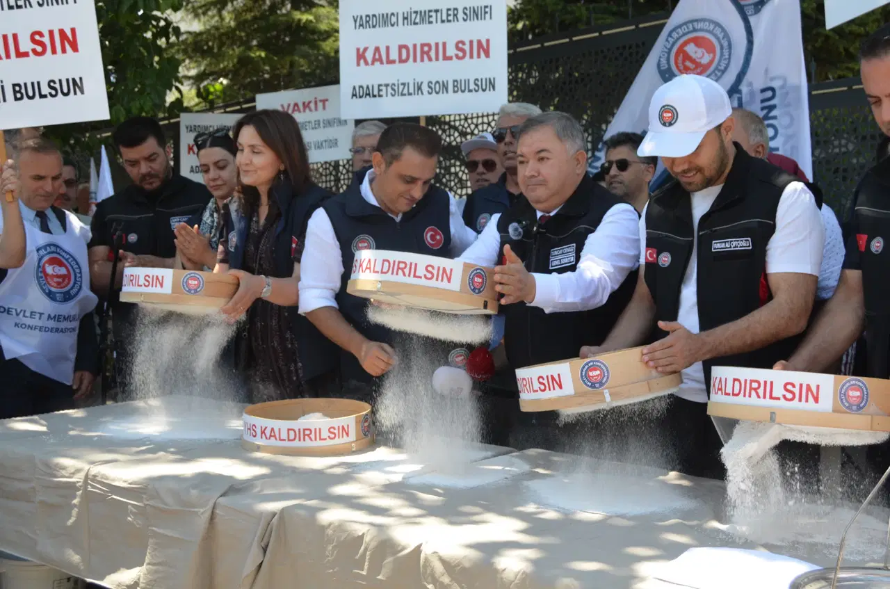Memurlardan yhs kaldirilsin eylemi kamu bu sinavdan gecmek durumundadir kbMmqiBz